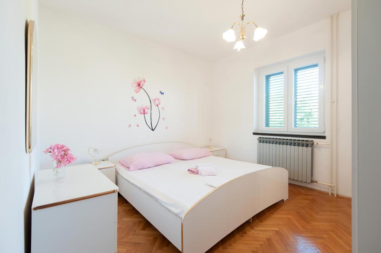 Apartments By The Sea Turanj, Biograd - 6445 ภายนอก รูปภาพ